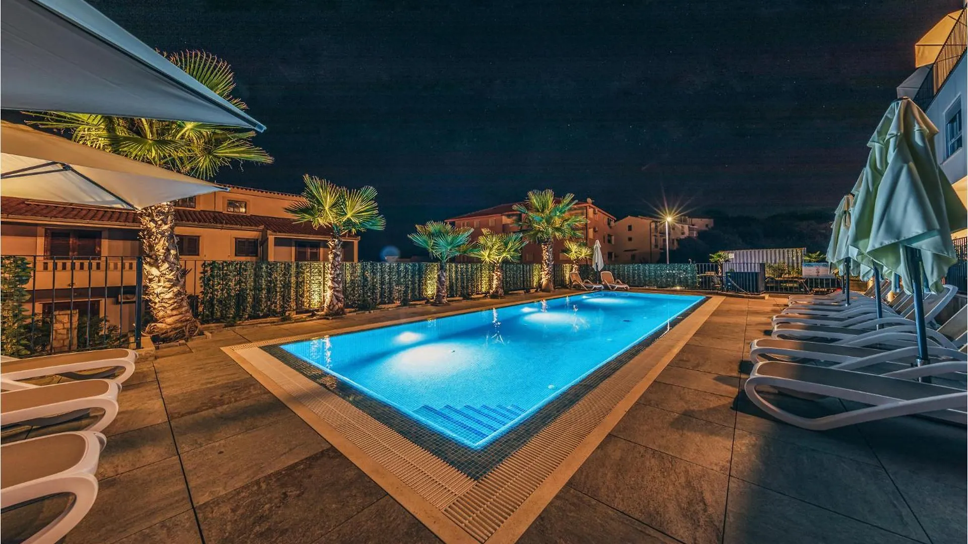 2 Bedroom Beautiful Apartment In Okrug Gornji تروغير كرواتيا