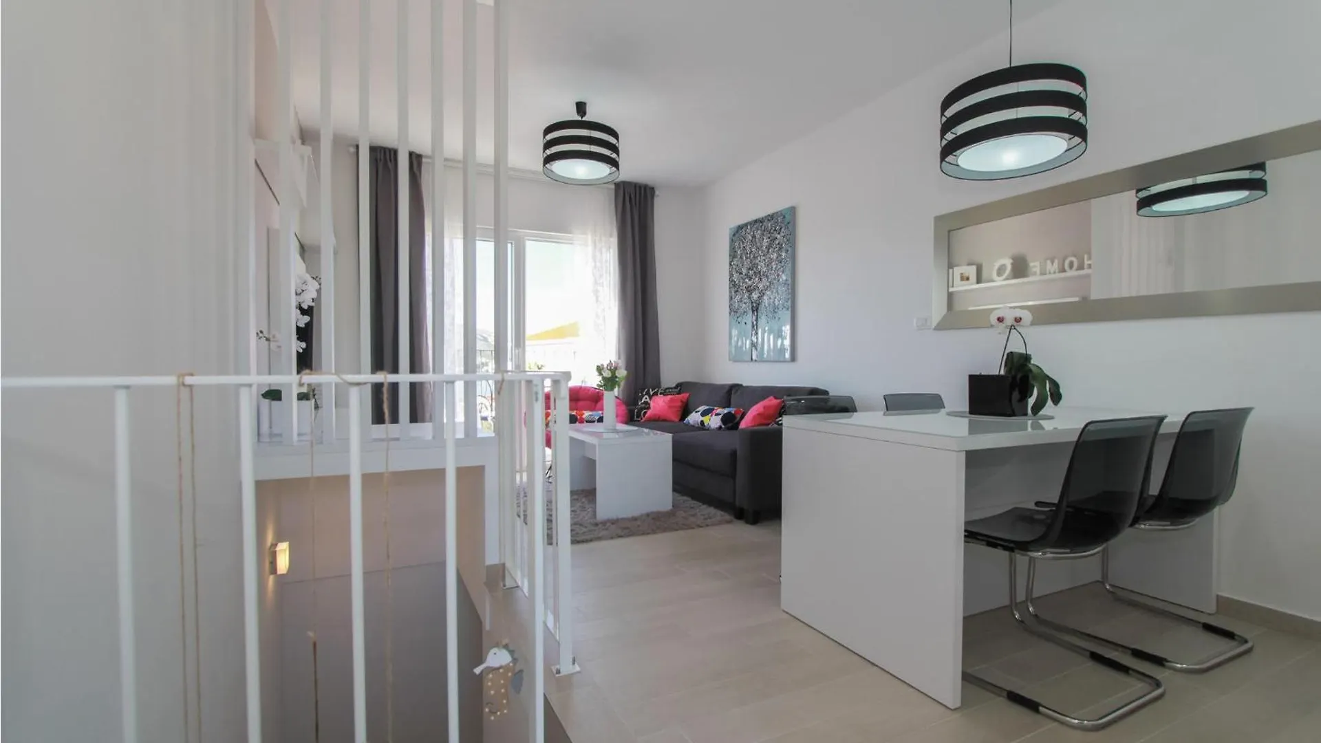 2 Bedroom Beautiful Apartment In Okrug Gornji تروغير 0*,