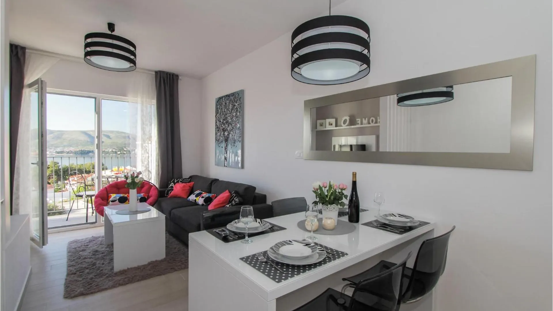2 Bedroom Beautiful Apartment In Okrug Gornji تروغير